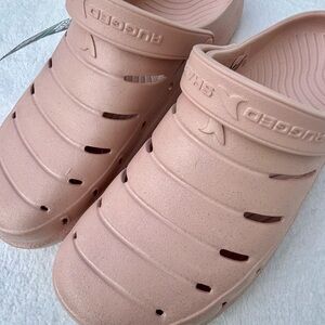 NWT Rugged Shark Clogs Slip Ons Sandals Glitter Blush Sz.11